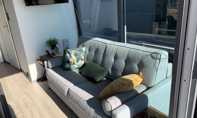 Monnickendam Boat Rental | Waterfront Houseboat Near the Centre