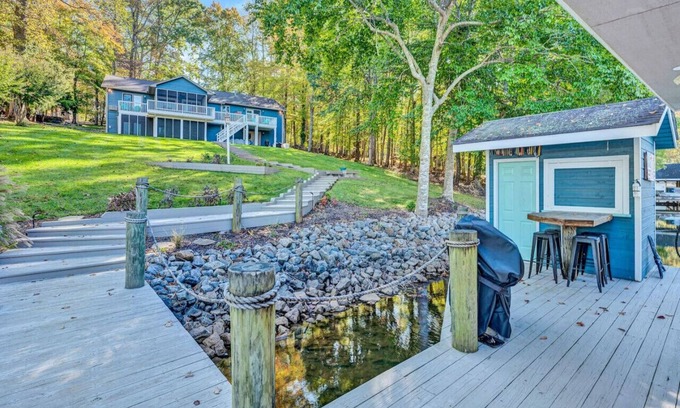 North Shore House | Waterfront: Ideal Dock for Boats, Swimming +Arcade