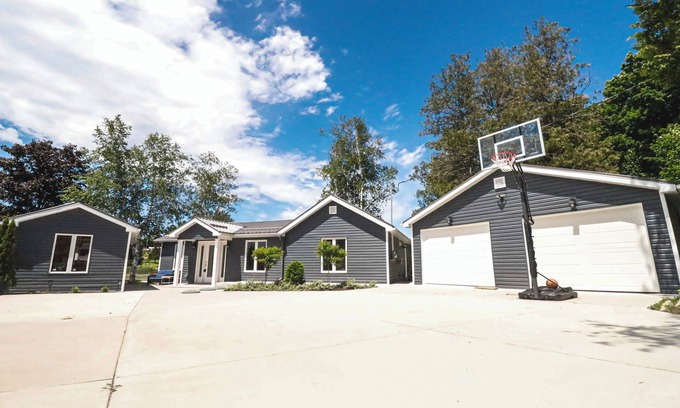 Gannon Village Cottage | Waterfront Kawartha Lakes Cottage