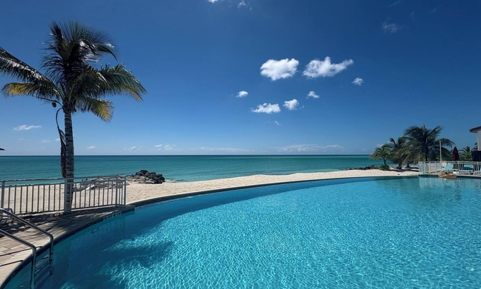 South Bimini Condo | Waterfront King Suite at Bimini Cove Resort & Marina – Ground Floor, Marina View