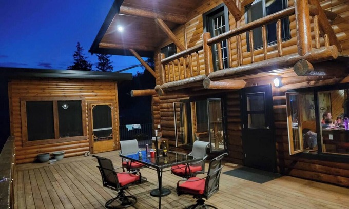 Northern Ontario House | Waterfront Lake House Log Cabin