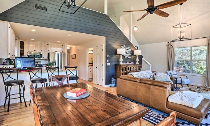 Dadeville House | Waterfront Lake Martin Home w/Private Dock & View