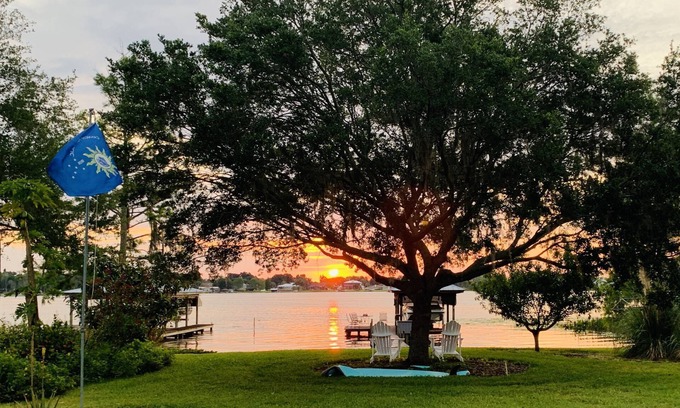 Winter Haven House | Waterfront Lakehouse, Private Dock, Tiki Bar, Playground, Near Legoland | Lake Idylwild Delight