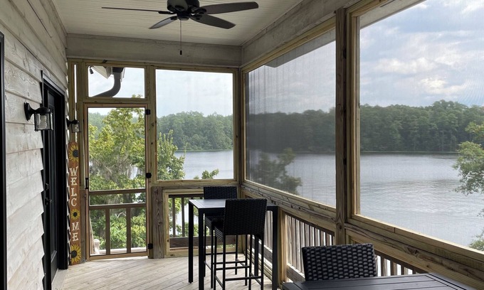 Deatsville House | Waterfront Lakehouse Retreat!