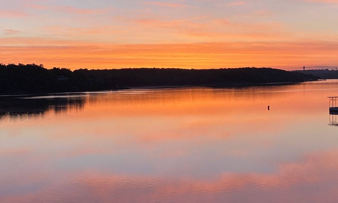 Osage Beach Condo | Waterfront@Ledges NO STEPS Remodeled 2 Bed Main Channel Pools Beach Slip Golf