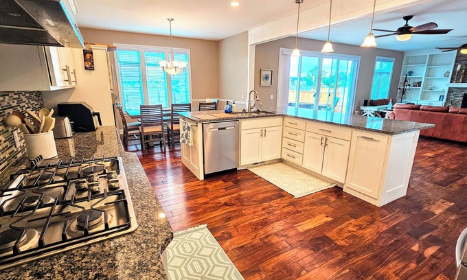 Ferndale House | Waterfront luxury retreat in Sandy point - Private dock - Steps from the beach