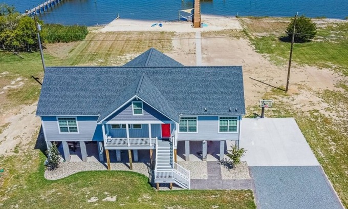 Sharps House | Waterfront Luxury River House with Beach - New Construction