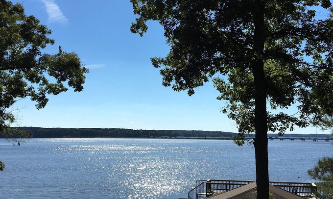 Whitby Cove House | Waterfront, Main Lake, Great fishing, Fast Internet, Close to Marina