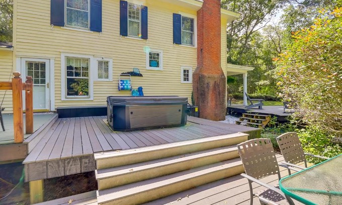 Golts House | Waterfront Millington Vacation Rental with Hot Tub!
