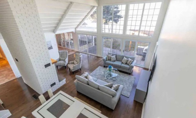 Port Weller Villa | Waterfront Niagara Home w/Hot tub & Fire table