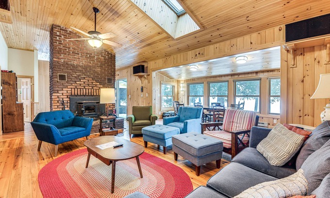 North Hero House | Waterfront North Hero Home w/Screened Porch
