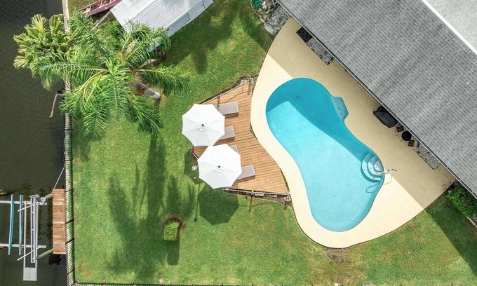 Bay Crest Park House | Waterfront Oasis Canal Views Boat Access Sleeps 10