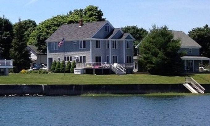 Portsmouth House | Waterfront Oasis-Dynamic Newport County: Kayaks-Fire Pit-BBQ. Avail. 9/1+