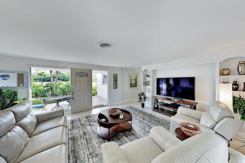 Charlotte Park House | Waterfront Oasis