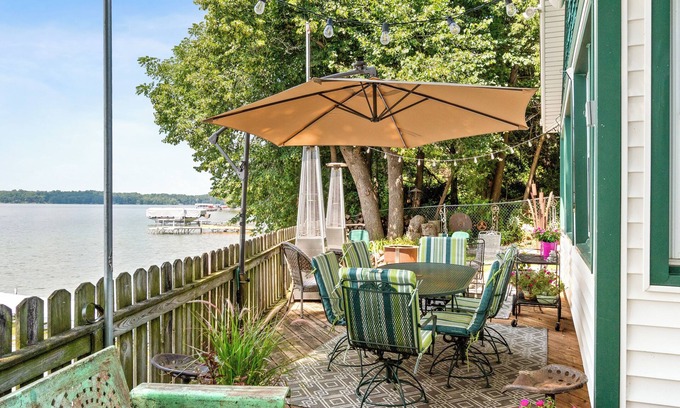 Lake Mills House | Waterfront ~On Rock Lake ~ Firepit ~ Fishing