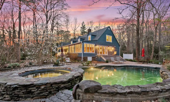 Valley Lee House | Waterfront Paradise with Pool & Hot Tub plus 4 King Beds & 4 Full baths