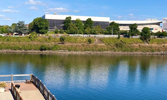 Northwest Portland Condo | Waterfront Pearl Condo with Awesome River Views, w/Parking