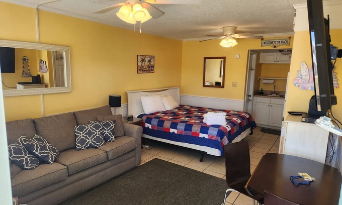 Atlantic Beach Apartment | Waterfront, Poolside, King Bd, Ground-Floor, & WiFi