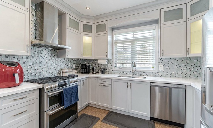 Churchill Meadows House | Waterfront Presidential Villa