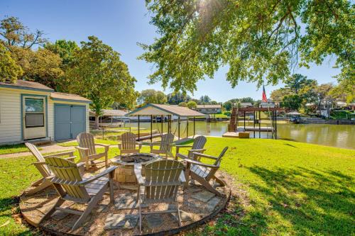 Gun Barrel City House | Waterfront Retreat with Hot Tub in Gun Barrel City!
