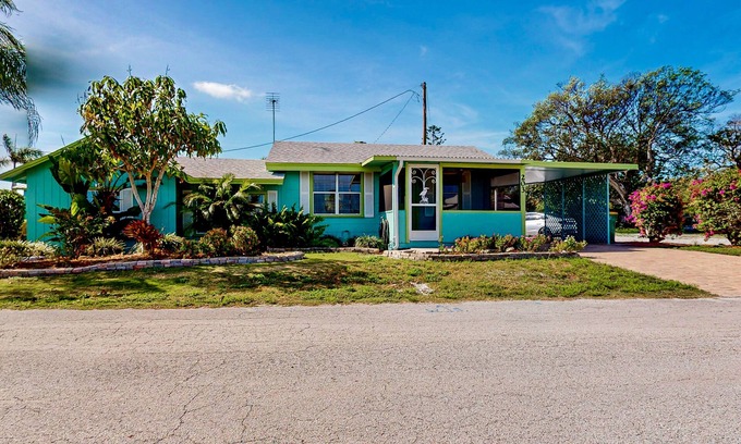 Goodland House | Waterfront retreat with bay views, dog-friendly, & snowbird-ready