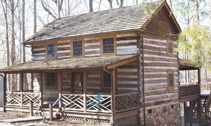 High Point Cabin | Waterfront rustic Cabin close to Bridgewater in the best cove on the lake!