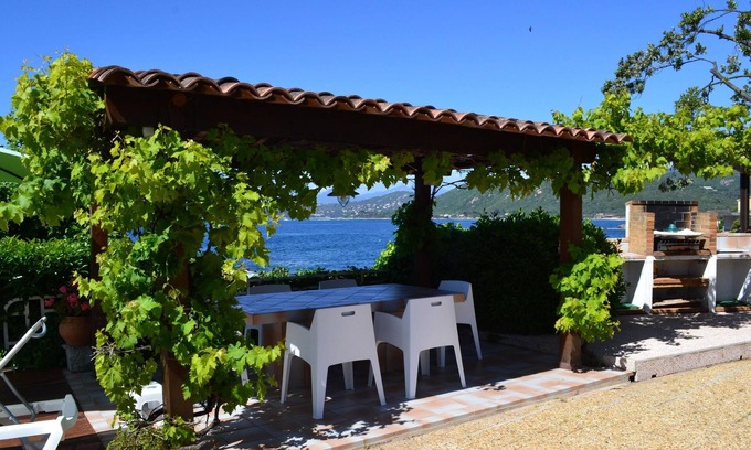Verghia House | Waterfront self-catered house