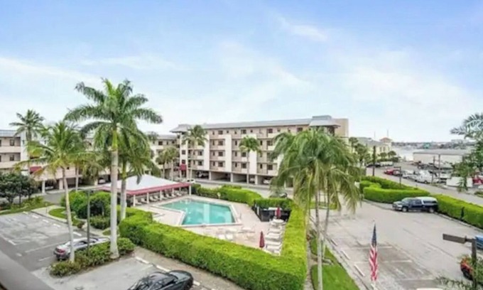 Royal Harbor Condo | Waterfront smart Condo- Walk to 5th Ave.