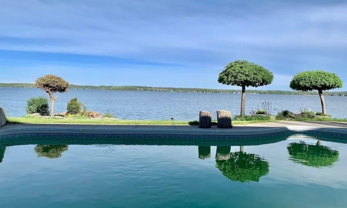 Valentia House | Waterfront Sunrise bungalow w/Swimming Pool