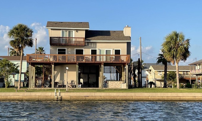 Terramar Beach House | Waterfront Terramar Getaway, Amazing Sunsets, Outdoor Bar, Kayak, Beach, Fishing
