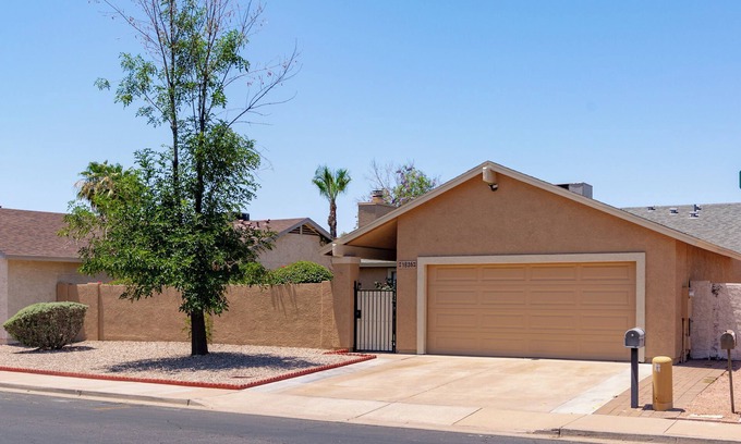 Dobson Ranch House | Waterfront Vacation Home Executive Rental-peaceful residential LAKE neighborhood