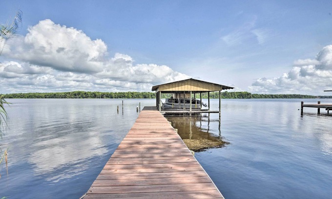 Welaka House | Waterfront Welaka Escape w/Private Docks!