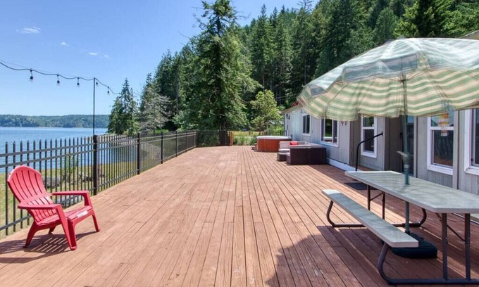 Lilliwaup House | Waterfront with Hot tub, Fire-pit, Kayak