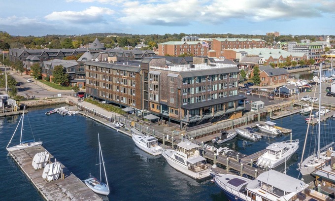The Point House | Waterfront! Wyndham Inn on Long Wharf Resort