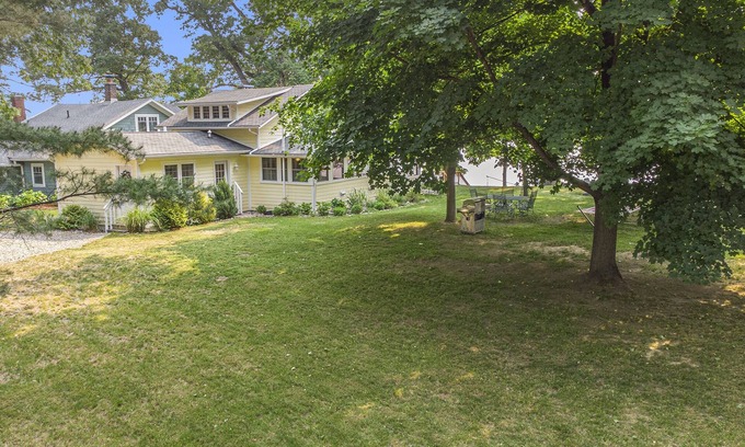 Grass Lake Cottage | Waterloo Cottage - Beautiful Lakefront Cottage at Clear Lake Near Chelsea, MI.