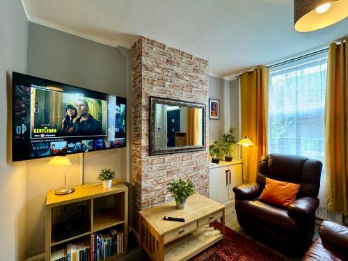 Nottingham House | Waterloo House - Great for Contractors or Family Holidays