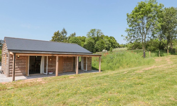 Fiddington Cottage | WATERMEAD LODGE, pet friendly, with a garden in Stogumber