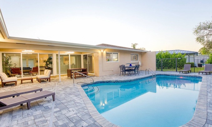 Weston House | WatersEdge: Lakefront -Saltwater Pool-GameRoom