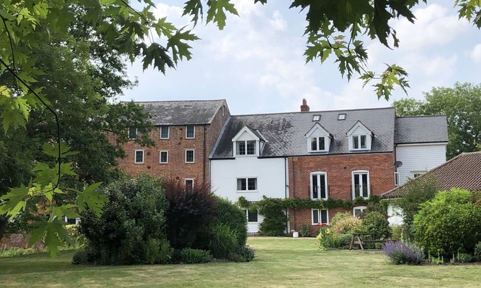 Dereham Apartment | Waterside Apartment Beautiful Mill Conversion in Rural Norfolk