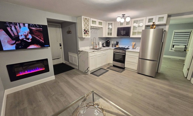 Durhamville Apartment | Waterview Lux Retreat