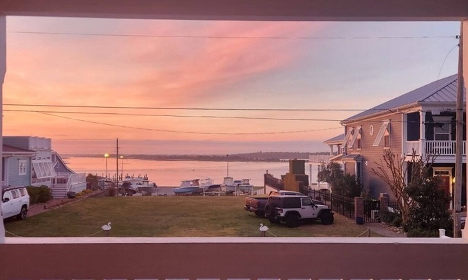 Swansboro Apartment | Waterview Swansboro Pelican #1. One block from everything! Cozy 1 Bdrm/1Bth.