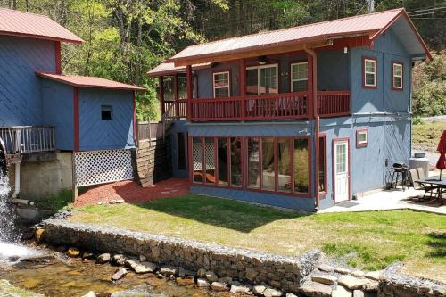 Upper Peachtree House | Waterwheel Cabin by the Creek
