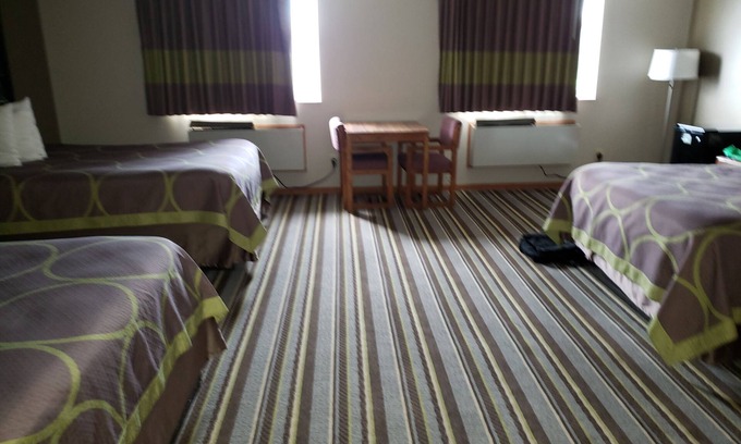Watseka Hotel | Watseka 24 Inn & Suites