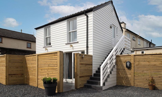 Abersoch Apartment | Wave apartment is ideal for up to four guests offering a retreat by the sea.