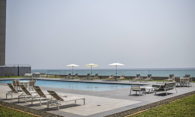 Monrovia Apartment | Waves Luxury Apartments