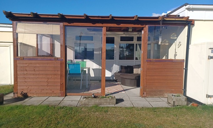 Llansaint Ski Chalet | Waves & Woods Cozy 2-bedroom chalet in enjoyable Kidwelly with WiFi