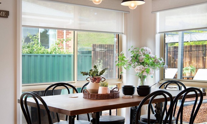 Daylesford House | Wayfarer Cottage-walk to town, pet friendly