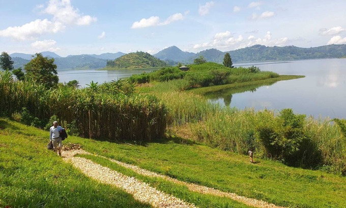 Ruhondo Hotel | We are located in Rwanda near lake Ruhondo in Twin lake region and volcano view