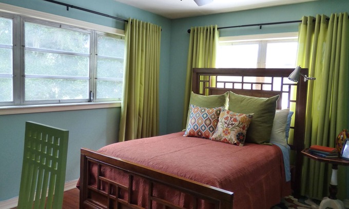 Temple Terrace Bed & Breakfast | We Have the Best Coffee & Pastries and the Bed Is Mighty Fine, Too