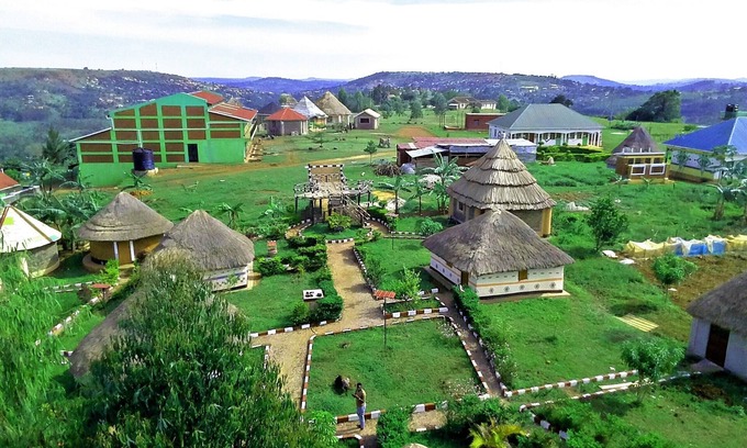 Mpigi Cottage | We promise: you will be inspired! Innovation community/bottle house-top of hill